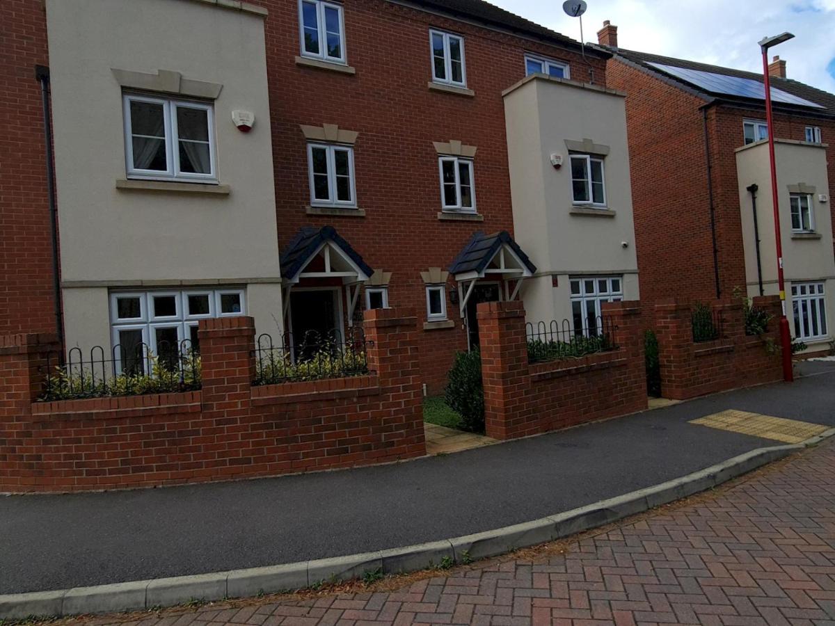 Pass The Keys Well Located Modern 5 Bedroom House Birmingham Bagian luar foto
