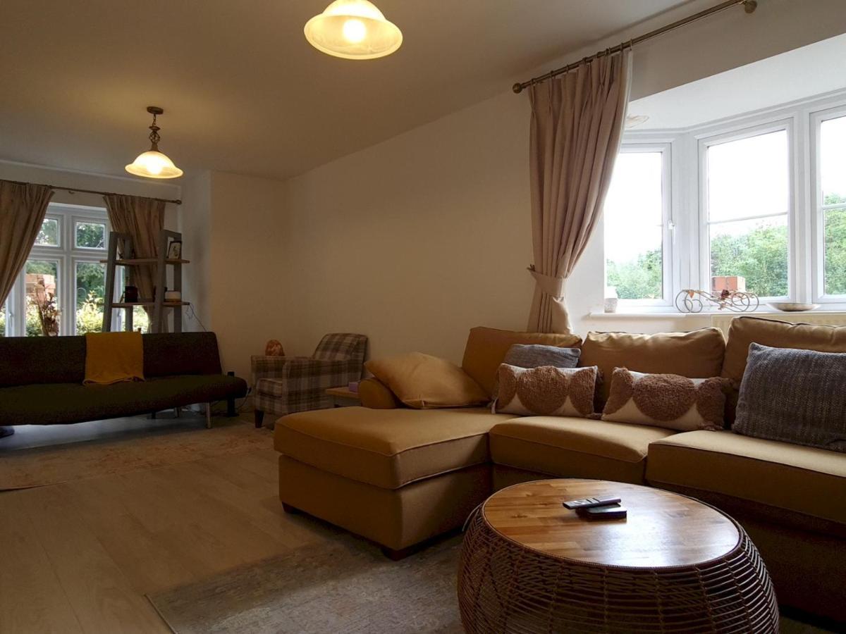 Pass The Keys Well Located Modern 5 Bedroom House Birmingham Bagian luar foto