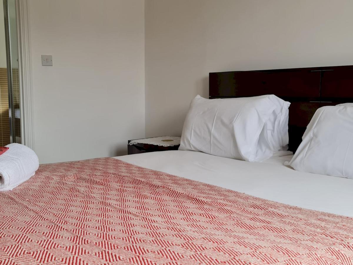 Pass The Keys Well Located Modern 5 Bedroom House Birmingham Bagian luar foto