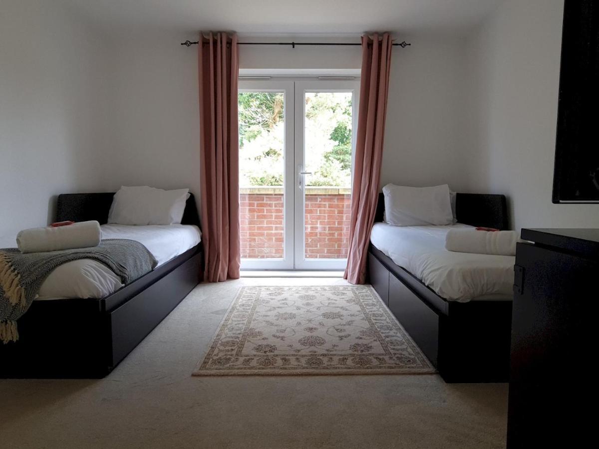 Pass The Keys Well Located Modern 5 Bedroom House Birmingham Bagian luar foto