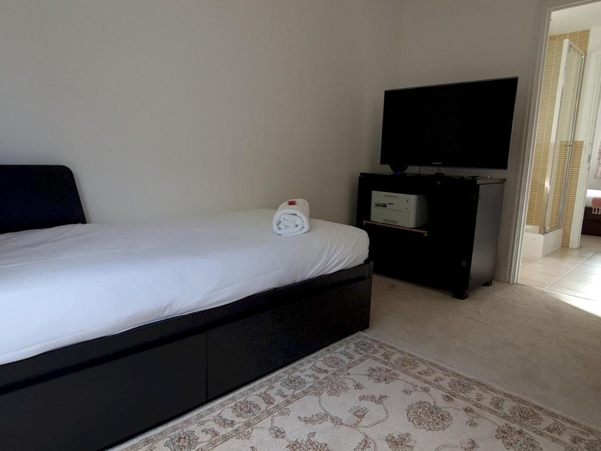 Pass The Keys Well Located Modern 5 Bedroom House Birmingham Bagian luar foto