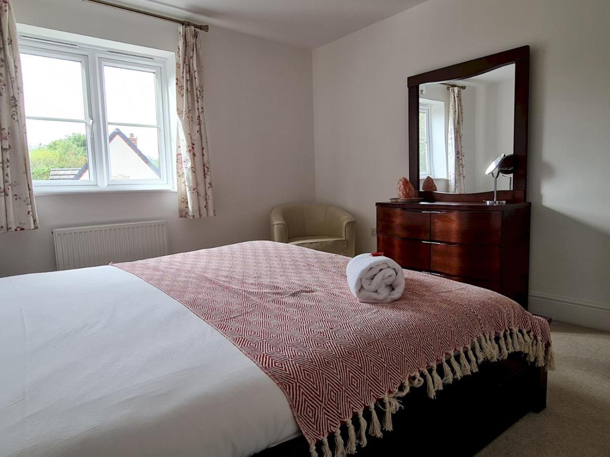 Pass The Keys Well Located Modern 5 Bedroom House Birmingham Bagian luar foto